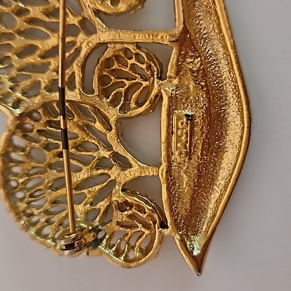AJC AMERICAN JEWELRY CO. Goldtone & Enamel Sparkle Tree Brooch - Picture 6 of 6